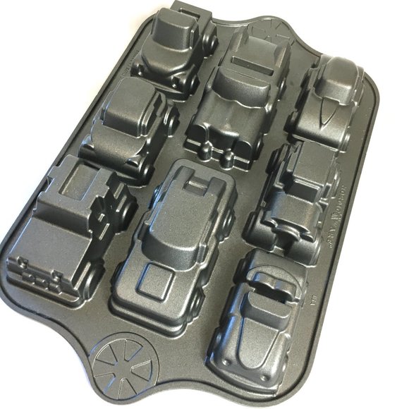 NORDIC WARE Vtg Car Automobile Cake Muffin Pan EUC - Picture 1 of 12
